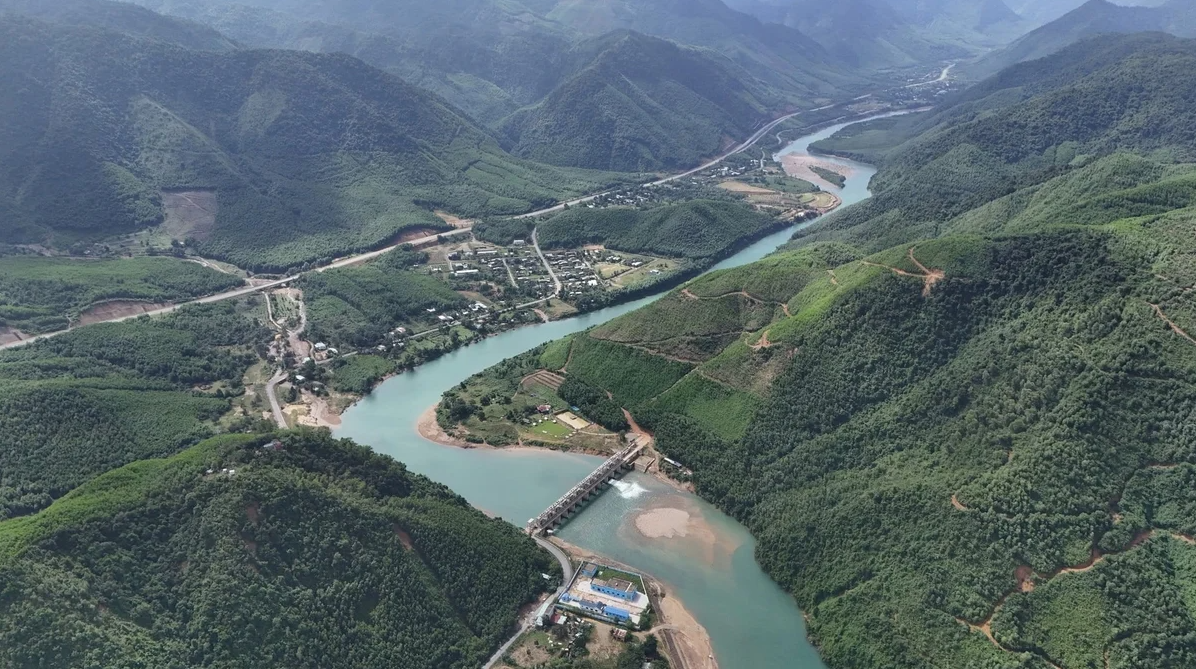 Building a green shield to protect the Cu De River